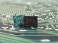 首次！DDR4、DDR5、闪存、硬盘同时缺货 威刚事长直呼：很头痛 !