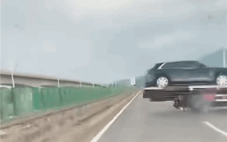 500多万的库里南托运途中翻车 车主代位求偿遭车险公司拒赔 ! 500多万的库里南托运途中翻车 车主代位求偿遭车险公司拒赔 !