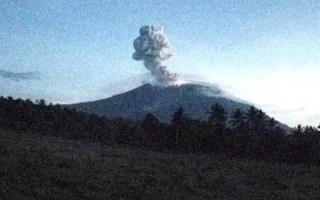 印尼伊布火山发生喷发：火山灰柱达1000米 ！
