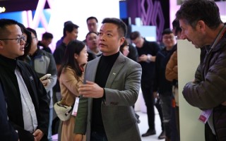 明年交付飞行汽车！何小鹏：未来人们会住在城市中心100公里以外 10分钟内到达 !