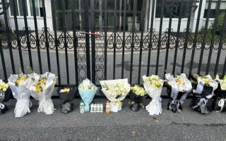 宗庆后去世：娃哈哈总部有人献花摆AD钙缅怀 一代经典！ 