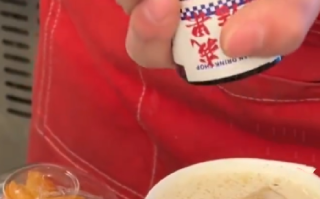 河南推出胡辣汤奶茶还送油条！​网友：这搭配只许胃里相遇嘴里不行！
