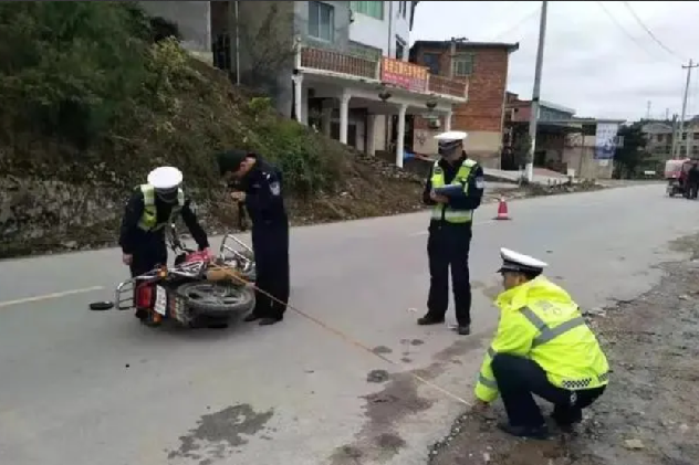 交警追赶摩托车致2死?检方介入 ！镇政府：说法不实，交警是去别的地方执行任务 ！-第1张图片