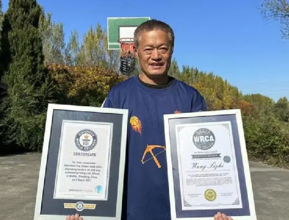 63岁大爷投篮投出2项世界纪录 ！​网友：感受到运动的快乐，赞！-第1张图片