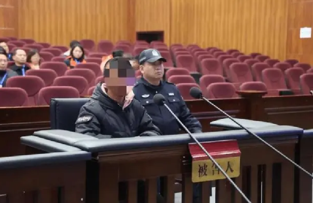 男子捡银行卡猜中密码取5000 ！法院：依法以信用卡诈骗罪判处拘役3个月罚款2万 ！-第1张图片