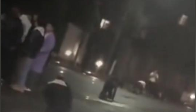 贵阳一马路上夜间有多人爬行!当地派出所回应:系公司团建输游戏的惩罚 !-第1张图片 贵阳一马路上夜间有多人爬行!当地派出所回应:系公司团建输游戏的惩罚 !-第1张图片